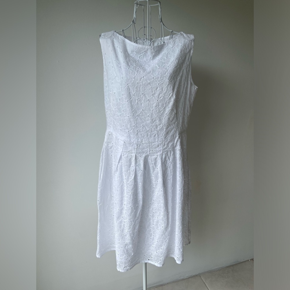 Uniqlo eyelet embroidered sleeveless knee length white cotton dress size M